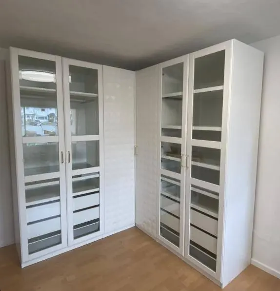 PAX-Eckschrank mit Glastüren